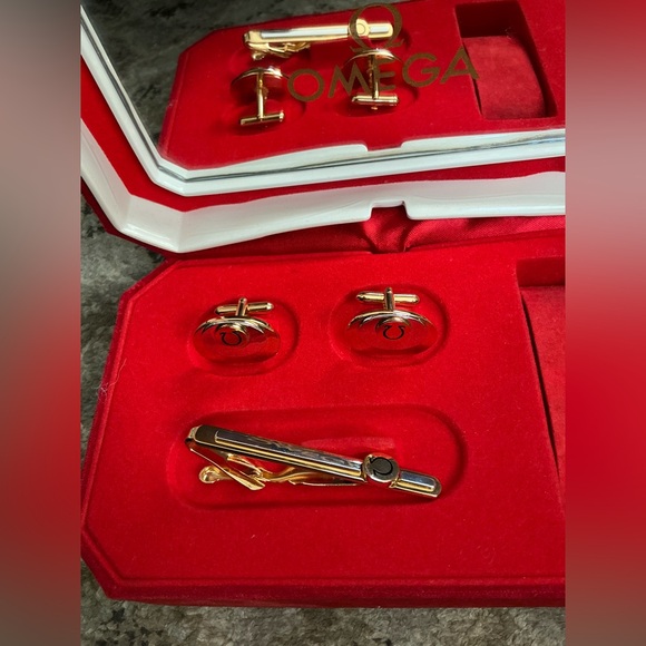 OMEGA cuff links+ tie clip set